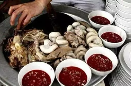 越南暴力下酒菜嚇壞中國遊客:這都敢吃,是不想要命了麼?