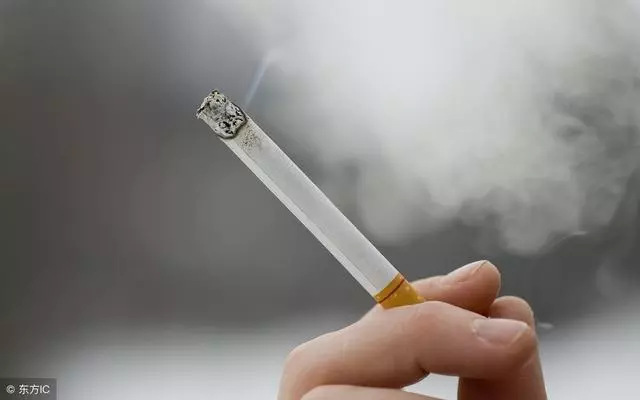 腰背疼痛,渾身不暢!醫生建言:改掉這8個習慣,脊椎會感激你
