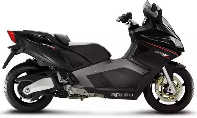 真正的踏板排量之王,839cc的排量V雙缸 Aprilia SRV 850