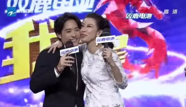 葉蒨文驚喜現身和林子祥兒子演唱經典情歌《選擇》!當年定情曲如今卻唱出「22年繼母心境」!親情的延續讓人動容!
