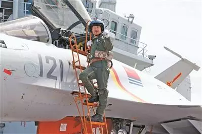 中國航母新猛料集中曝光 彈射器或已經到場 艦載飛行員超30名