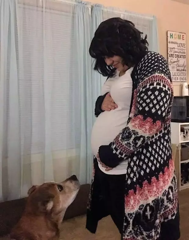 這是你妹妹唷!主人介紹嬰兒給18歲老汪 數天後發現牠「異常反應」哭崩
