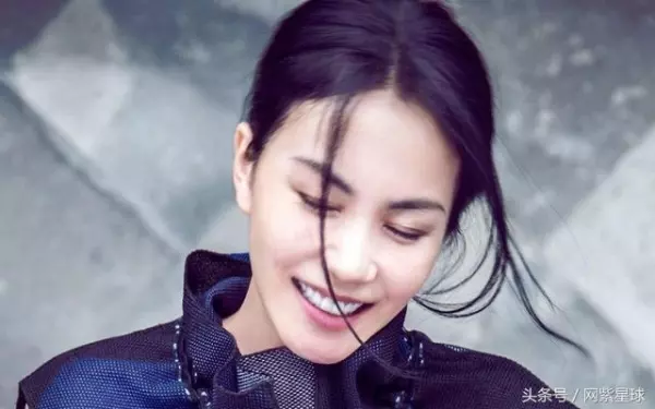 同樣是王菲的親生女兒,王菲卻爭奪大女兒竇靖童撫養權,卻不要小女兒李嫣!差別太大了!