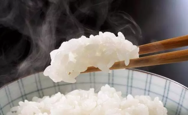 鼻子上擠出「黃粒粒」,是蟎蟲擠在裡面爬,教你2招,蟎蟲不敢來!