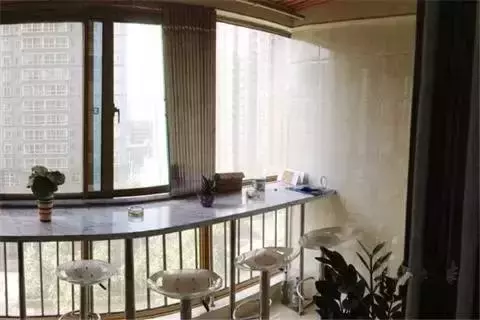 陽台只用來曬衣服太浪費拉!這樣裝,不僅解決了曬衣問題,還提升了「陽台的顏值」!老婆特滿意!