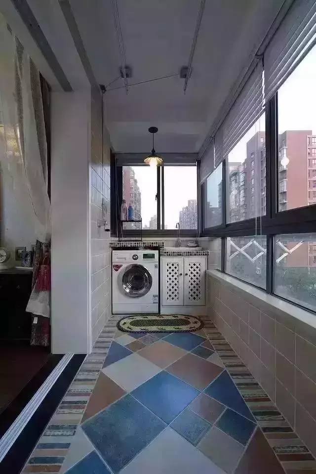 陽台只用來曬衣服太浪費拉!這樣裝,不僅解決了曬衣問題,還提升了「陽台的顏值」!老婆特滿意!