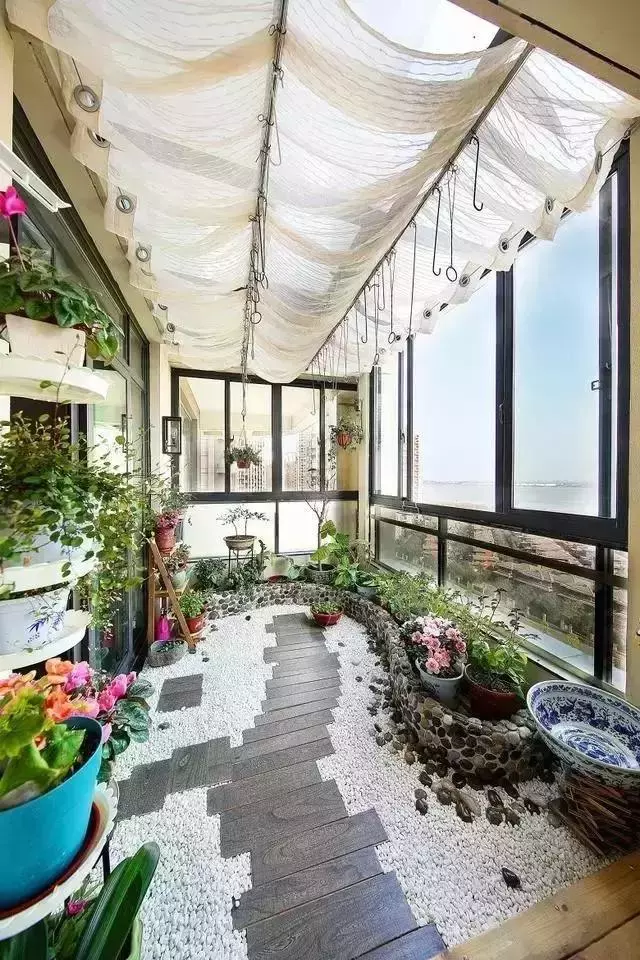 陽台只用來曬衣服太浪費拉!這樣裝,不僅解決了曬衣問題,還提升了「陽台的顏值」!老婆特滿意!