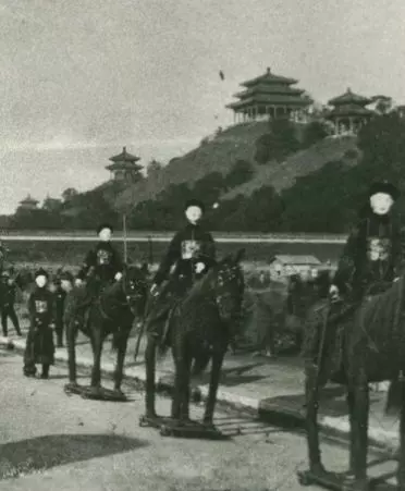 慈禧太後「出殯現場」驚傳詭異傳言,有一幕連國外記者看到都因此膽寒!