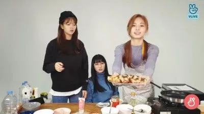子瑜做煎蛋的過程相當歡樂,卻收到死亡威脅!