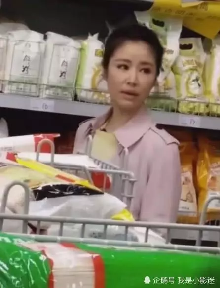 林心如逛超市被認出,網友們看到她的笑容,頓時覺得認錯了