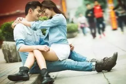 結婚第二天,丈夫就打得我骨折,爸媽來醫院看我,給了丈夫7萬!