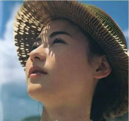 張柏芝十年後含淚說出:順從陳冠希拍照的原因!
