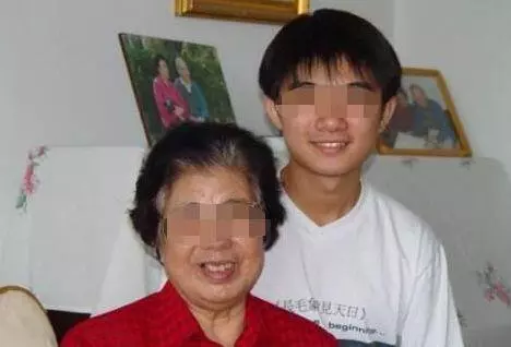 孫子偷盜奶奶一百萬積蓄,奶奶罵其不孝怒報警,網友:真孝順