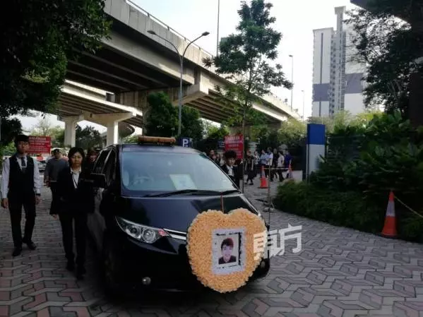 網紅陳吉米(本名陳聲宏)今日出殯,姐姐送弟弟走完最後一程,前女友陳太(Yuki),也以家屬身份扶靈~