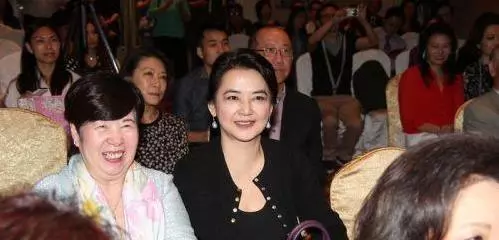 20歲成名,拍戲受傷嫁給黑幫老大,息影17年為洪金寶兒子現身螢幕!