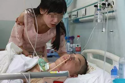 老公重病老婆果斷離婚,5天後,老婆收到老公喜帖,蒙了