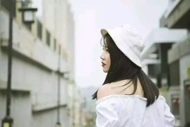 老公重病老婆果斷離婚,5天後,老婆收到老公喜帖,蒙了