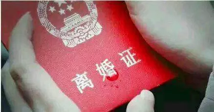 老公重病老婆果斷離婚,5天後,老婆收到老公喜帖,蒙了