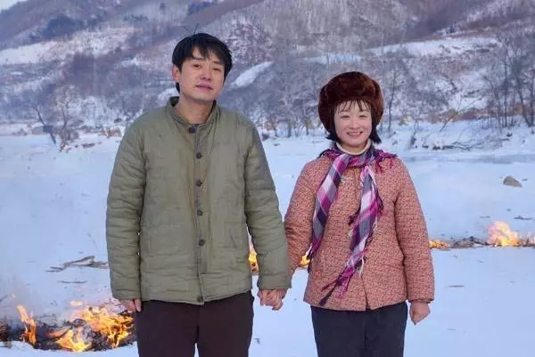 村婦在農村照顧癱瘓婆婆,丈夫卻在外養情人,婆家分拆遷款時傻住