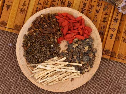 肝好不好,看這些地方有沒有「變黑」!枸杞換一種吃法最養肝...