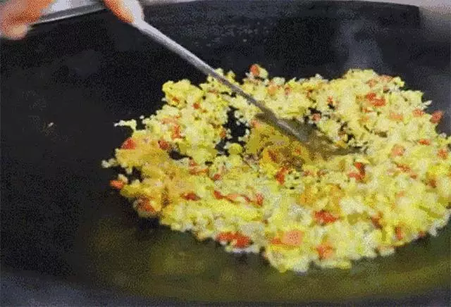 做蛋炒飯時,若多加一勺它,美味翻倍,吃完還想吃!