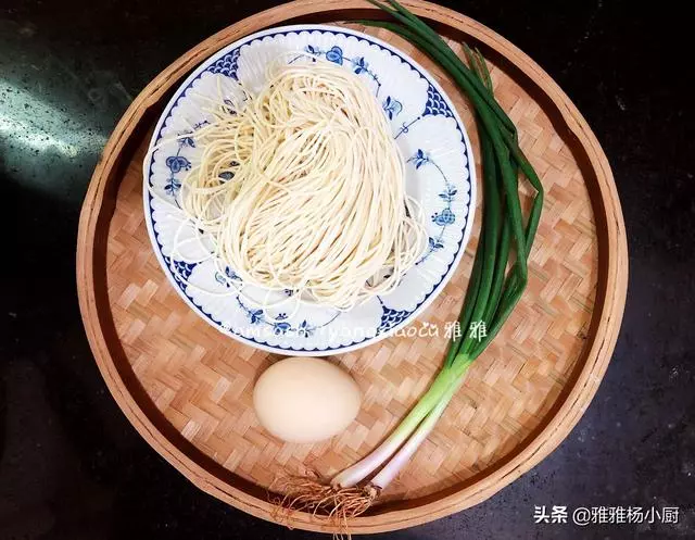 這面做法簡單,10分鐘就上桌,好吃易做,深受寶媽們的喜愛!