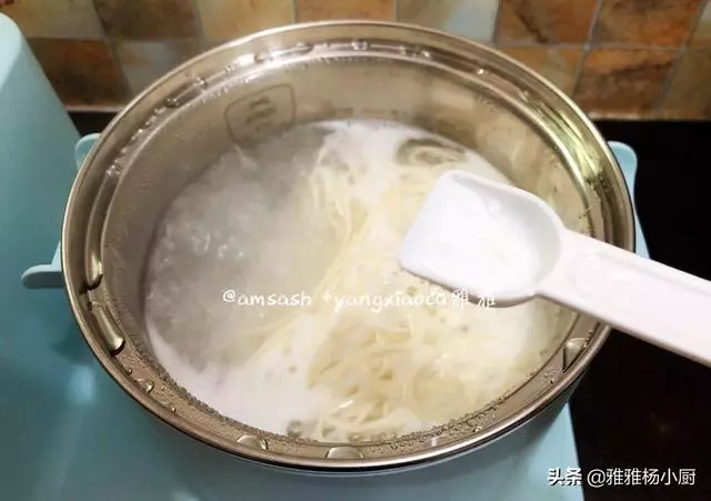 這面做法簡單,10分鐘就上桌,好吃易做,深受寶媽們的喜愛!