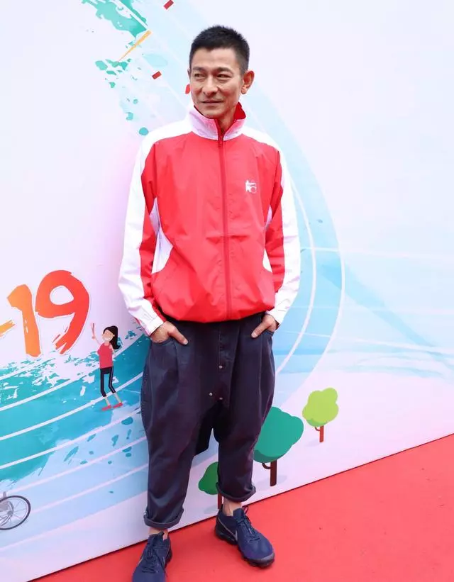 57歲劉德華現身如大病初癒,滿臉老態狀況令人擔憂!