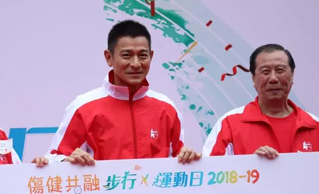 57歲劉德華現身如大病初癒,滿臉老態狀況令人擔憂!
