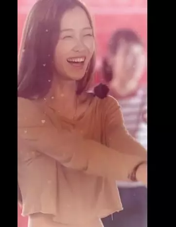 美女隨機搭訕路人,問有沒有女朋友?路人開心的回答「當然沒有」!下一秒的景象卻把他嚇得拔腿狂奔!百萬網友笑說:太扯了XDD