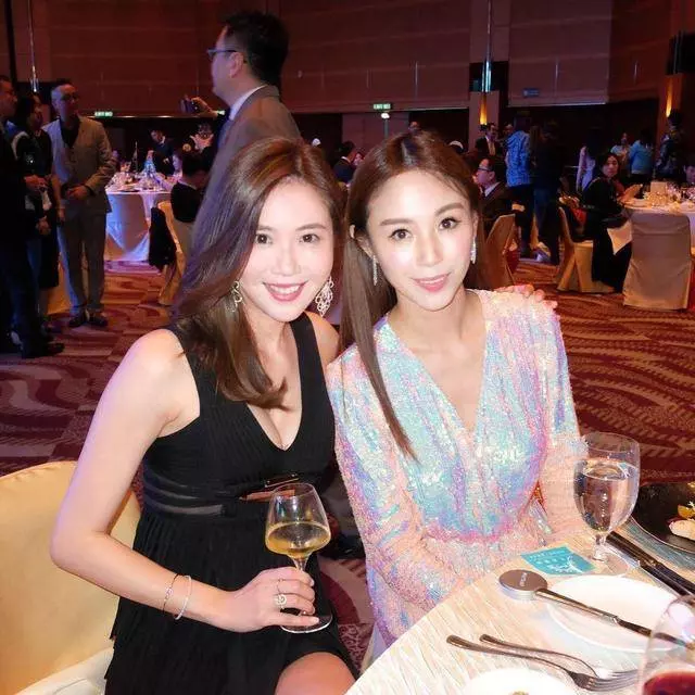 名模徐綺雯宣布離婚,敗給李嘉欣,錯過許晉亨,卻意外成為女強人