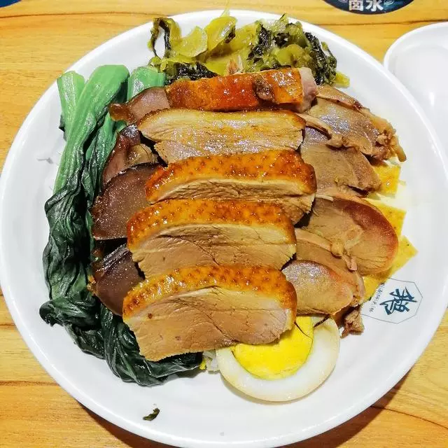 原來如此,那些讓你狂咽口水的美食照片,都是這麼拍出來的!