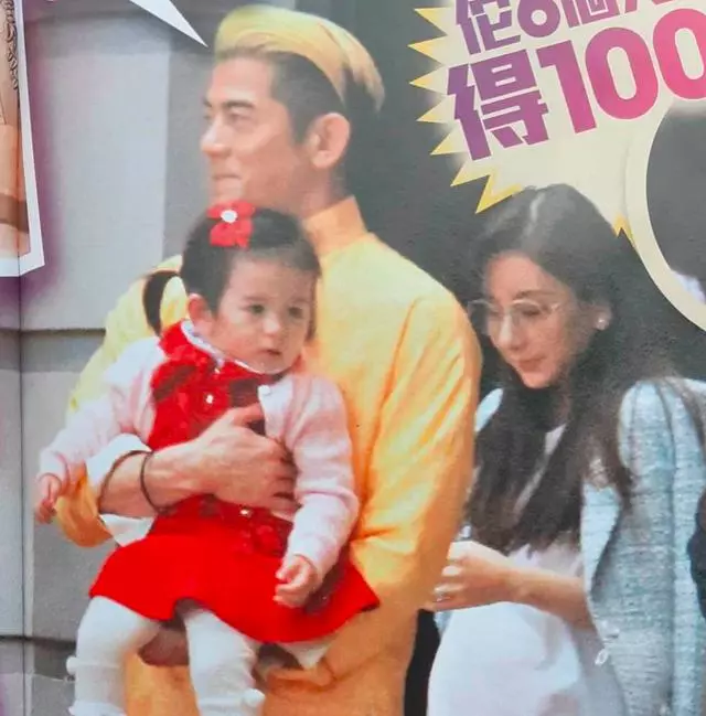 郭富城帶岳父岳母逛街,女兒正面超像爸爸,方媛媽媽顏值高氣質佳!