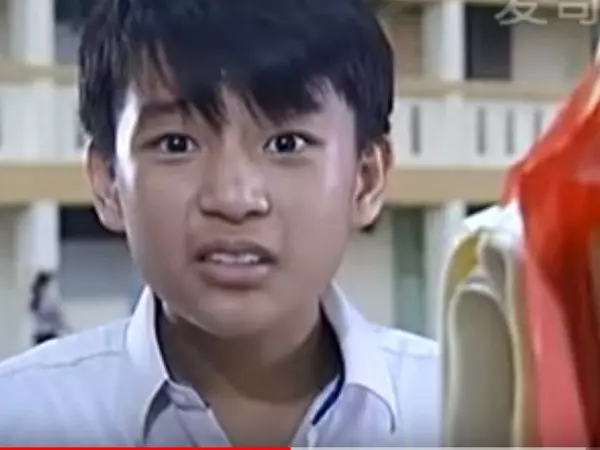 還記得《小孩不笨》超重義氣的他嗎?16年後娶空姐「晉升人夫」網驚:完全認不出來...