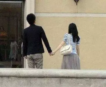 單親母親外出打工,女兒寄養在哥嫂家,回家看到女兒日記,立馬報警