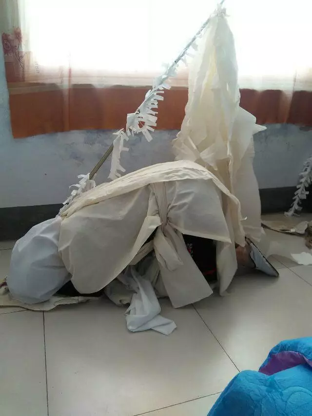 用十年替亡夫還百萬外債,隔天收份快遞,我恨不得他復活親手殺他