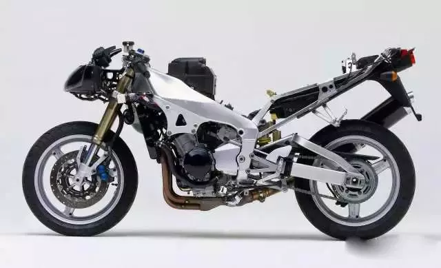 日系仿賽歷史:山葉(YAMAHA)YZF-R1(中)