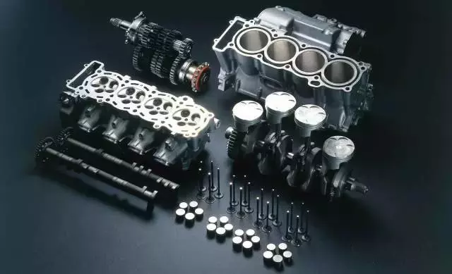 日系仿賽歷史:山葉(YAMAHA)YZF-R1(中)