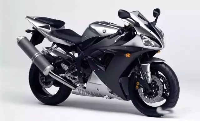 日系仿賽歷史:山葉(YAMAHA)YZF-R1(中)