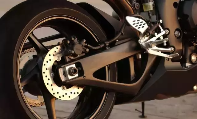 日系仿賽歷史:山葉(YAMAHA)YZF-R1(中)