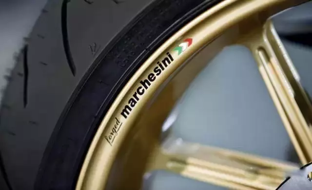 日系仿賽歷史:山葉(YAMAHA)YZF-R1(中)