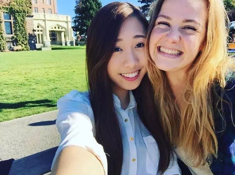 李麗珍女兒長大了!20歲近照曝光「完美繼承媽媽基因」長這樣也太可口了…