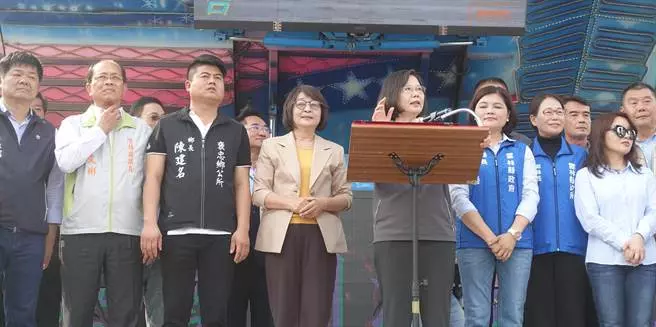 小英參加褒忠吃飯擔未喊開動先趕攤 民眾小失望