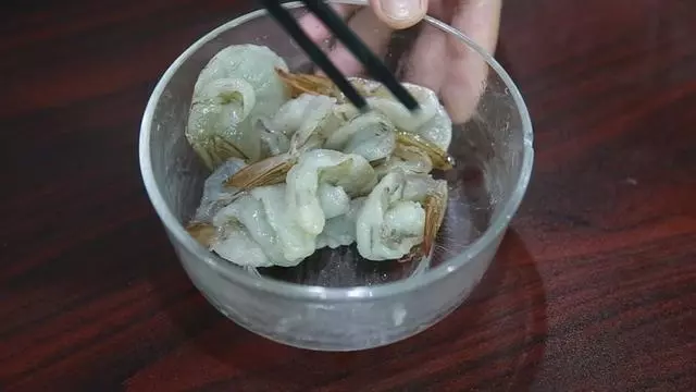 大蝦的新吃法,紅燒清蒸過時了,三十歲的我第一次這樣吃,看餓了