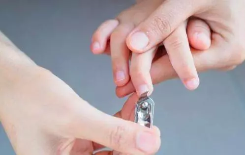 女子剛產下的龍鳳胎,寶寶的容貌太奇葩想送人,7天後大變樣讓人笑不停