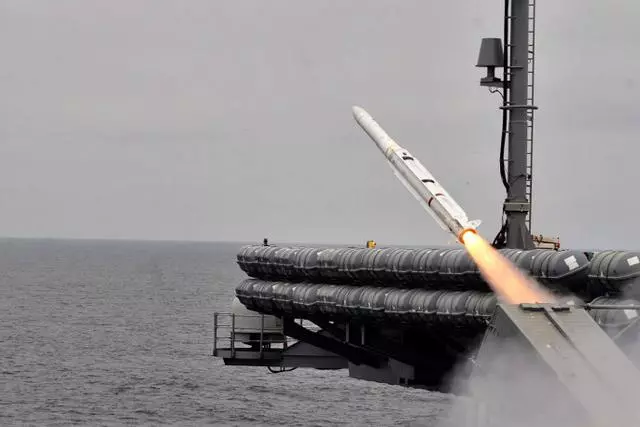 美軍神盾艦測試全新炮彈,戰鬥力堪比中俄飛彈,專家:需高度警惕
