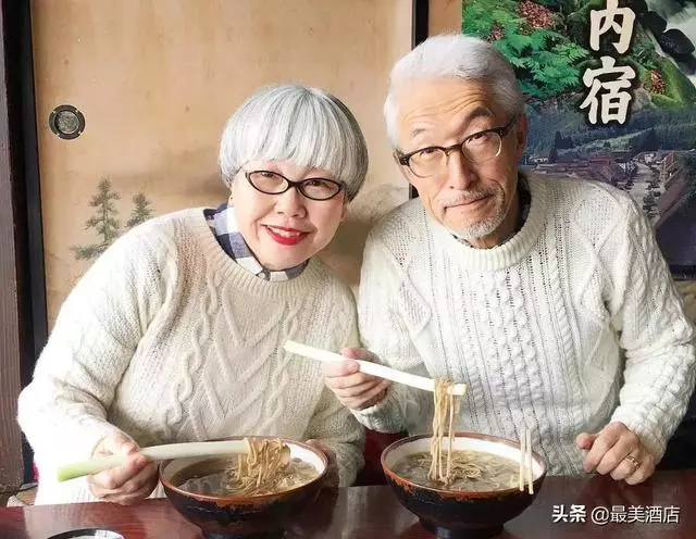 這對老夫妻愛了40年!每天「穿情侶裝曬恩愛」 80萬粉絲全融化:到老也要這麼幸福
