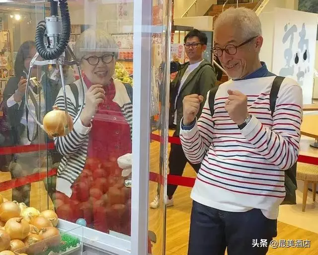 這對老夫妻愛了40年!每天「穿情侶裝曬恩愛」 80萬粉絲全融化:到老也要這麼幸福