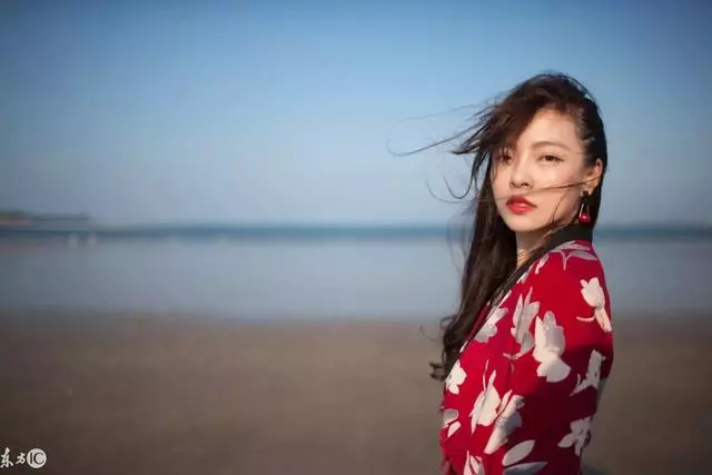 老婆連生兩女被我媽趕走,一年後街頭偶遇,見她懷裡的孩子我傻了!