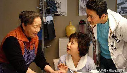 老婆,為你媽治病我已賣了套房,她有兒子,再讓我賣房過分了吧
